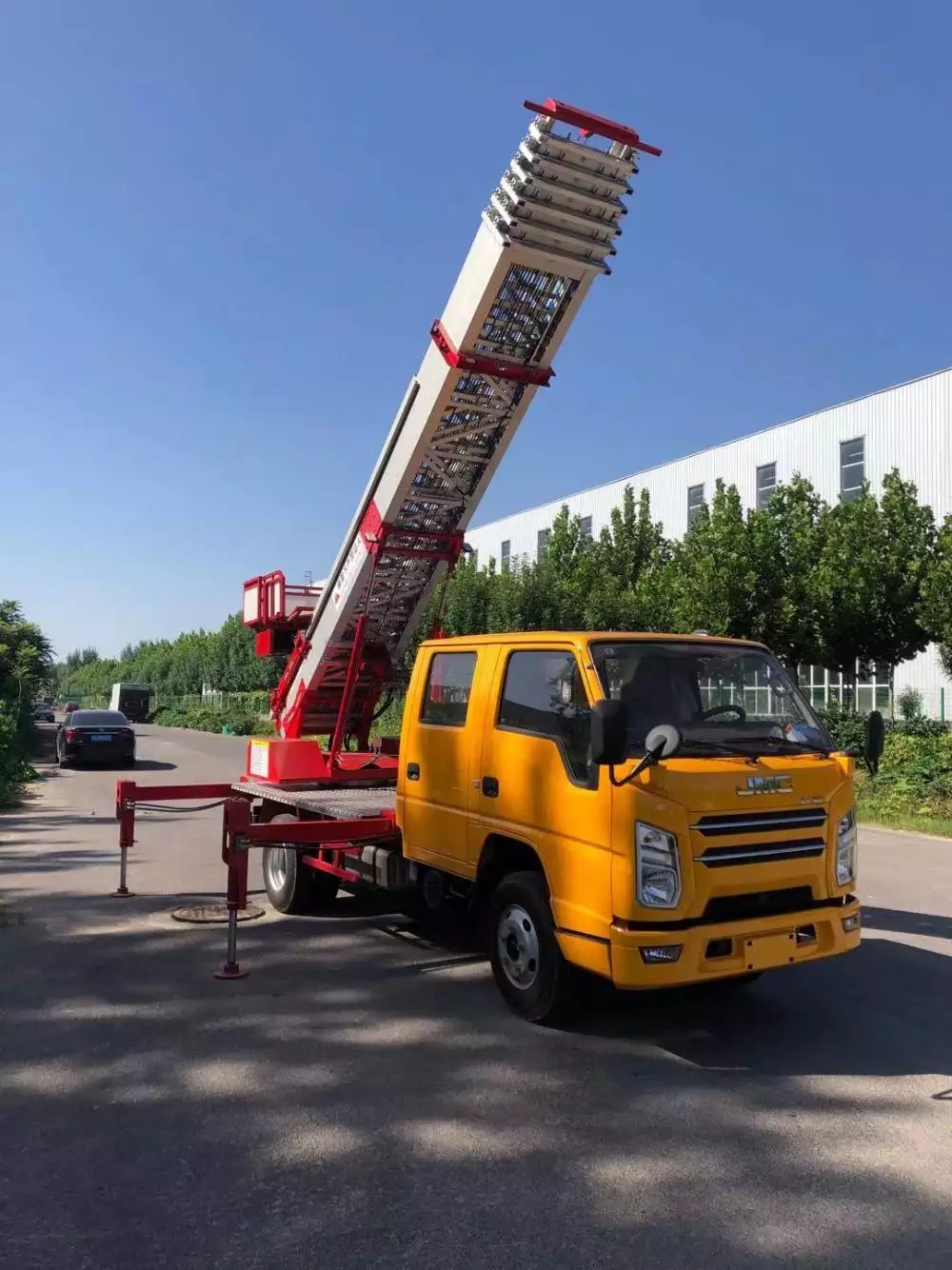 大丰镇附近的云梯车出租服务：轻松解决高空作业需求